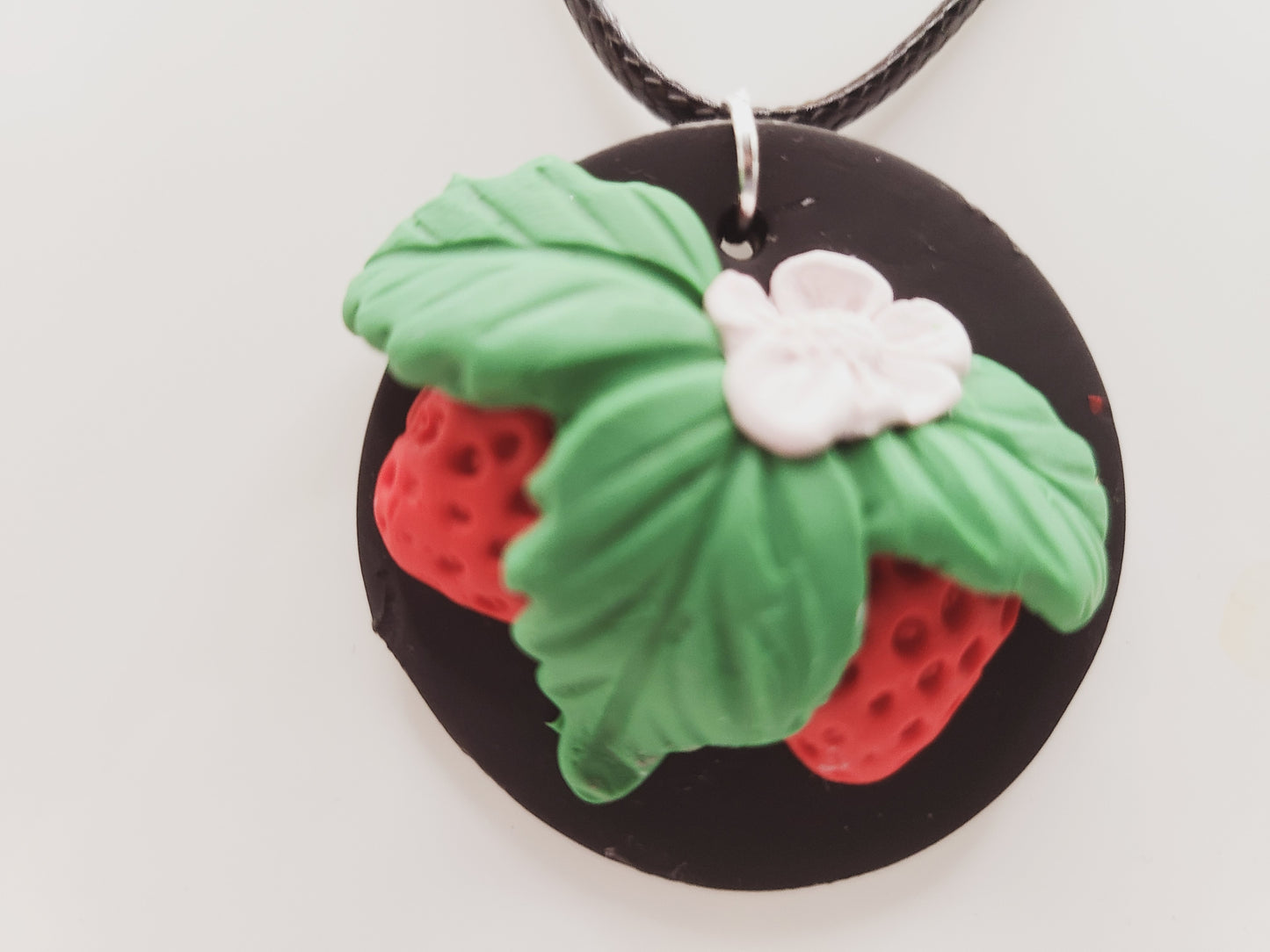 Strawberry Ken'niiohontésha Pendant