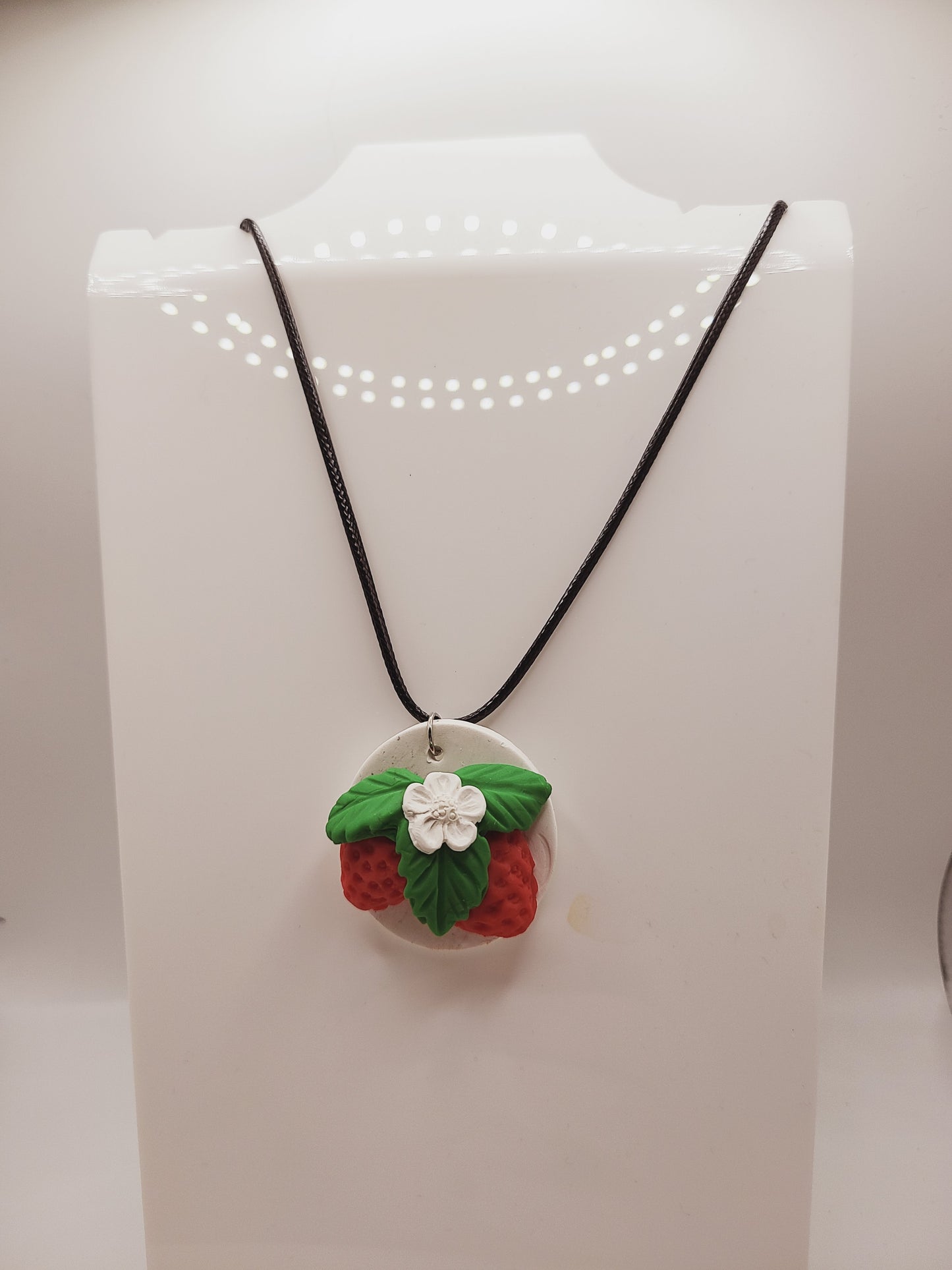 Strawberry  Ken'niiohontésha Pendant